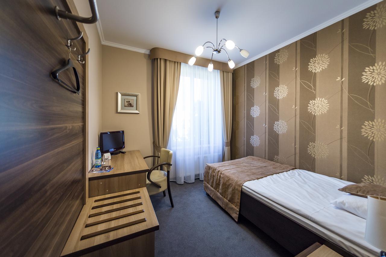 Hotel Restauracja Teczowa Luban Bagian luar foto