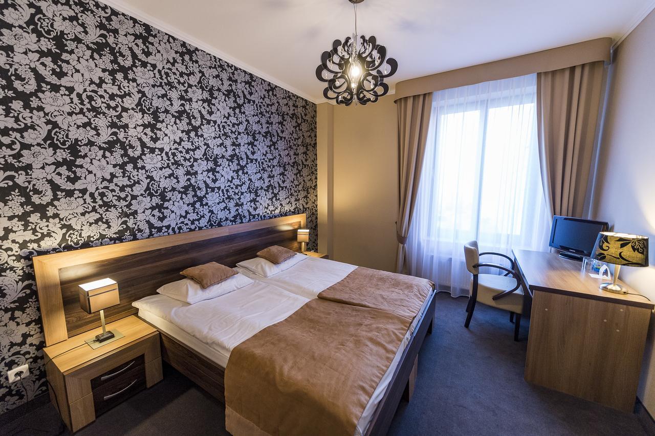Hotel Restauracja Teczowa Luban Bagian luar foto