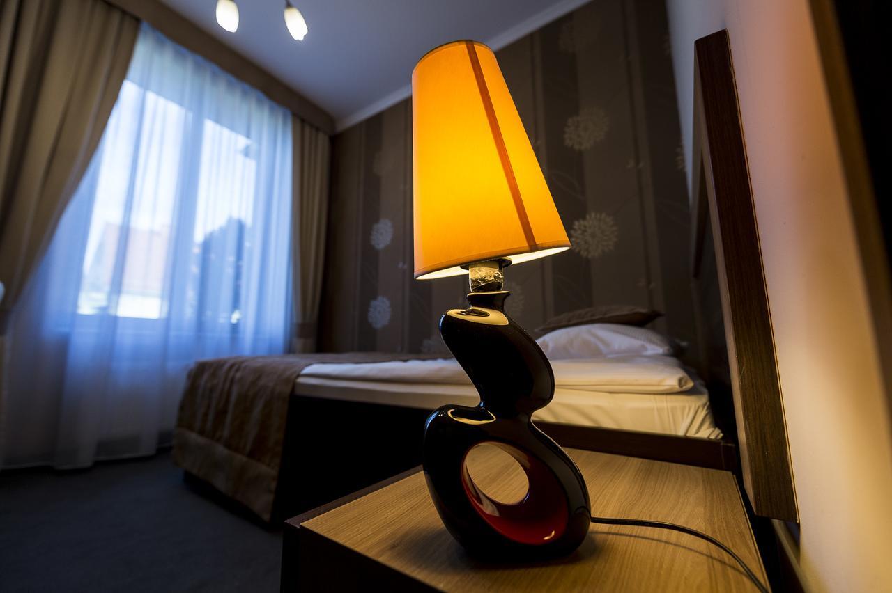Hotel Restauracja Teczowa Luban Bagian luar foto