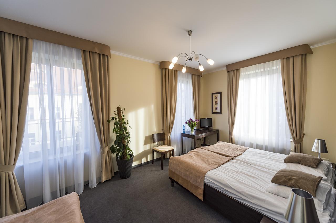 Hotel Restauracja Teczowa Luban Bagian luar foto