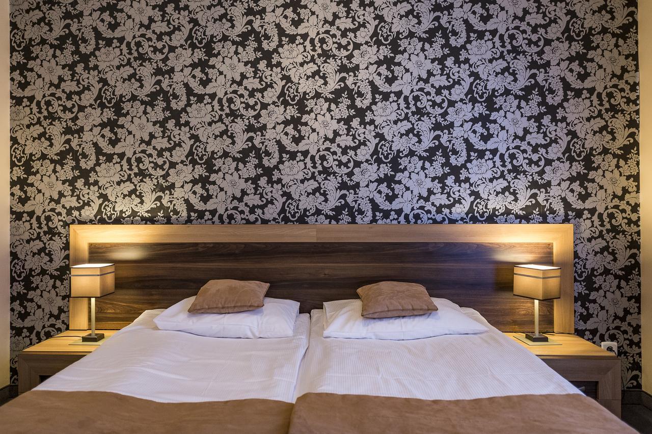 Hotel Restauracja Teczowa Luban Bagian luar foto