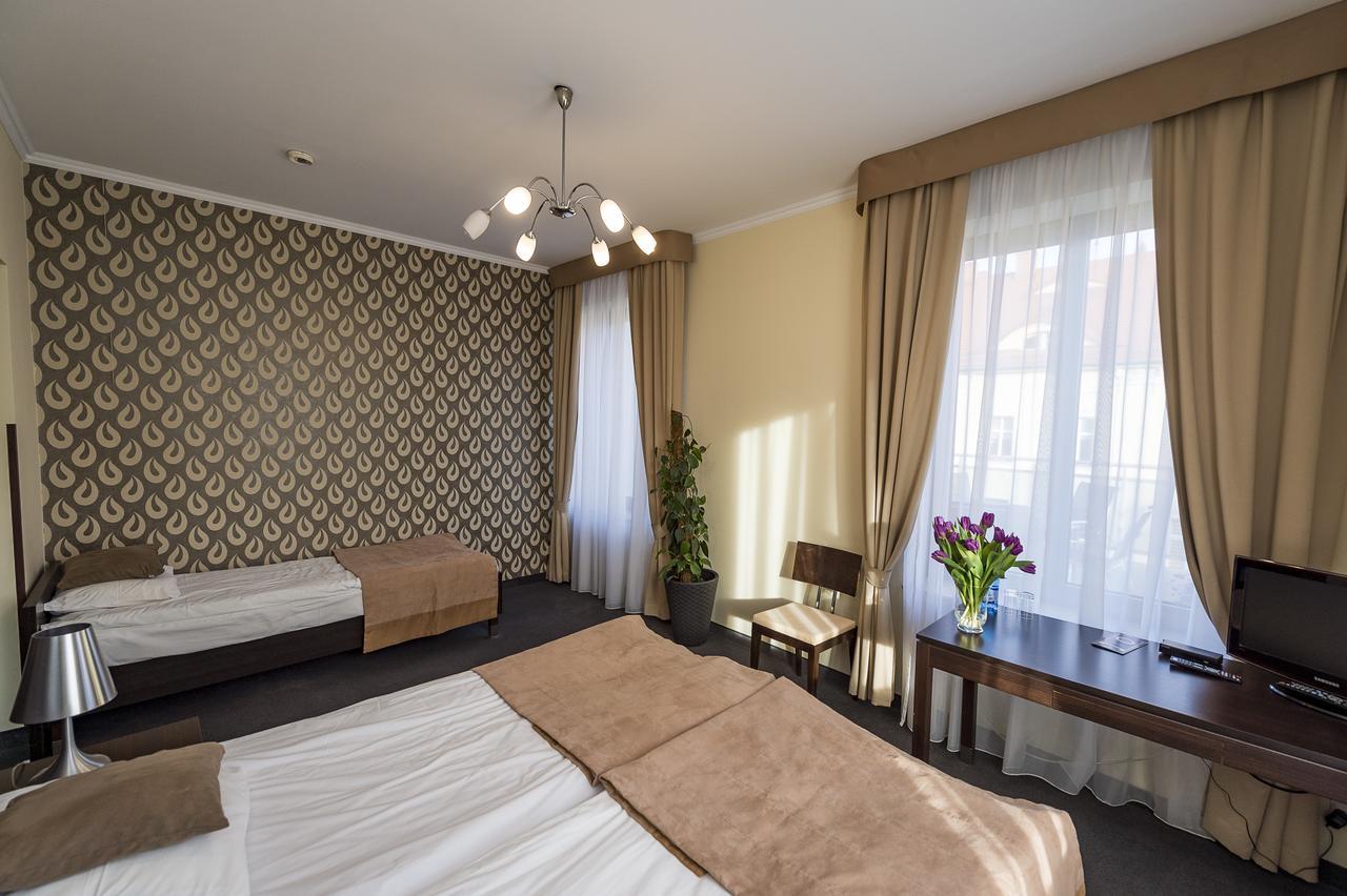 Hotel Restauracja Teczowa Luban Bagian luar foto
