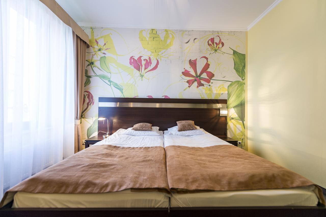 Hotel Restauracja Teczowa Luban Bagian luar foto