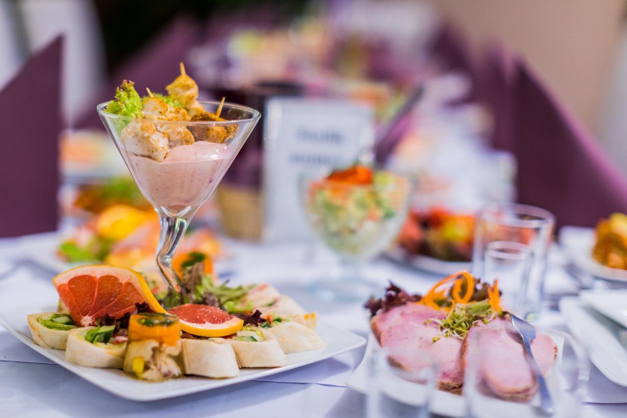 Hotel Restauracja Teczowa Luban Bagian luar foto