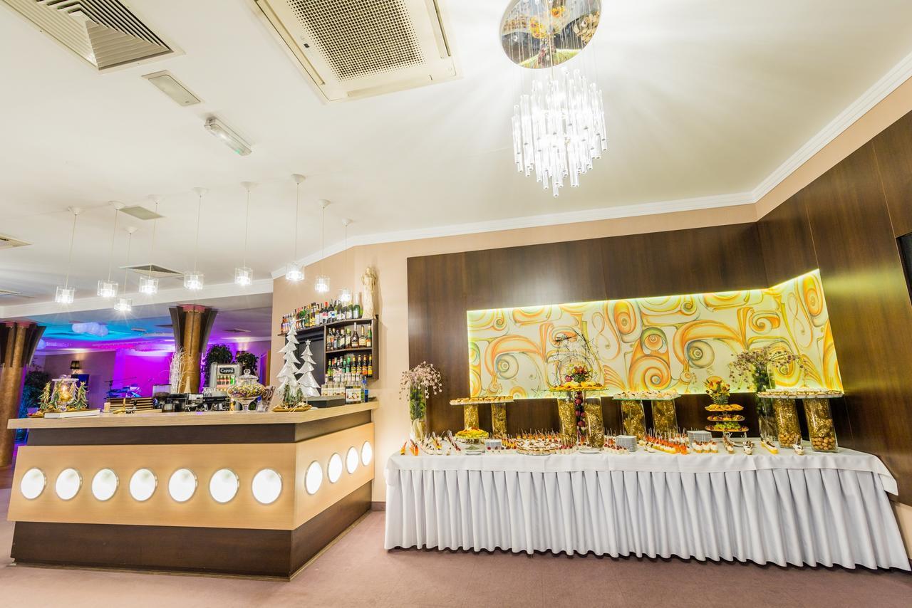 Hotel Restauracja Teczowa Luban Bagian luar foto